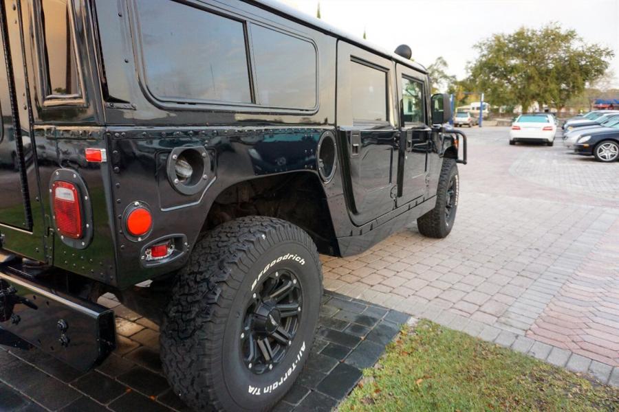 Детали экстерьера HMMWV M998 1997 года  (фото 20 из 56)